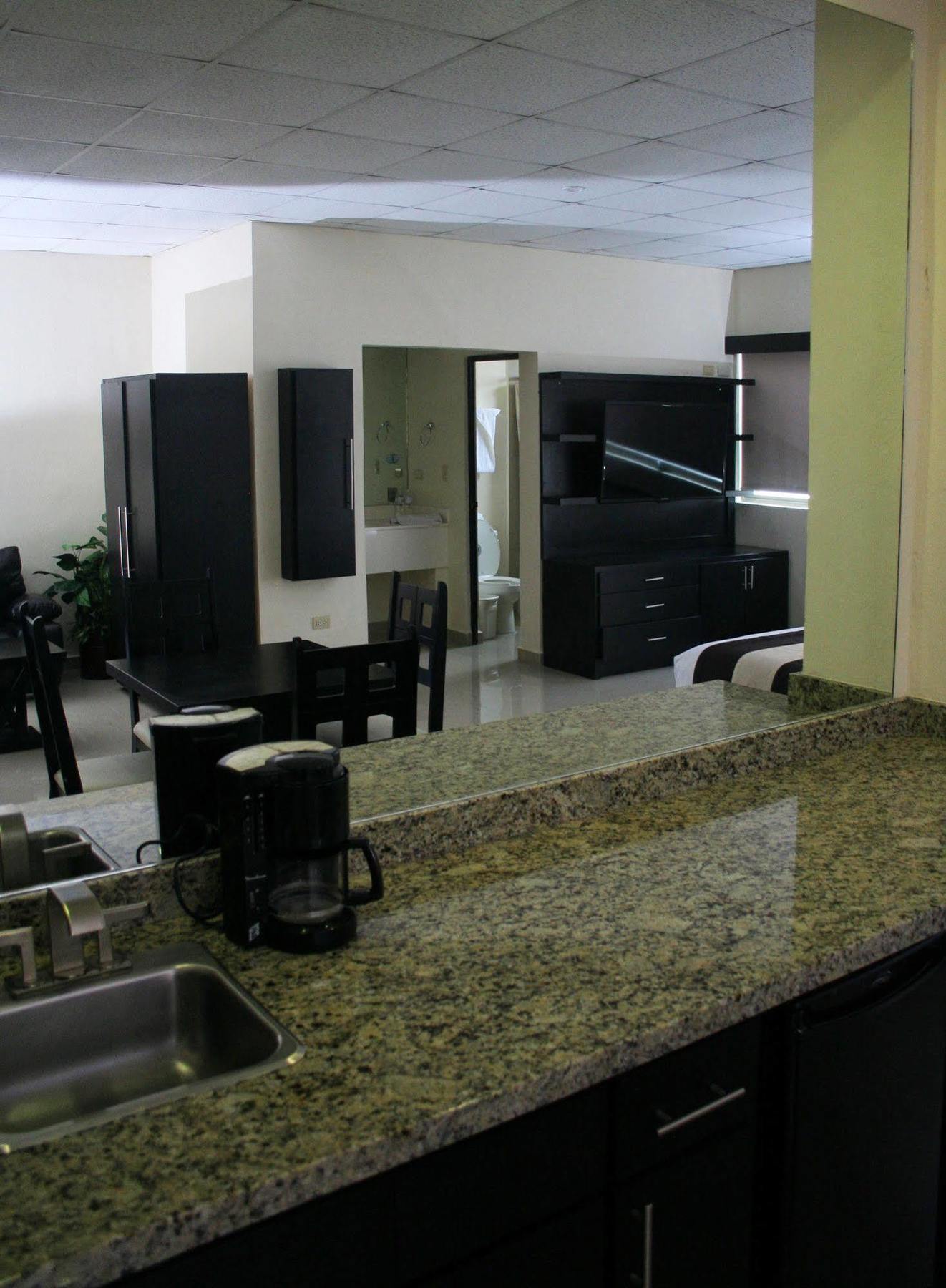 Hotel El Camino Inn & Suites Reynosa Exterior photo