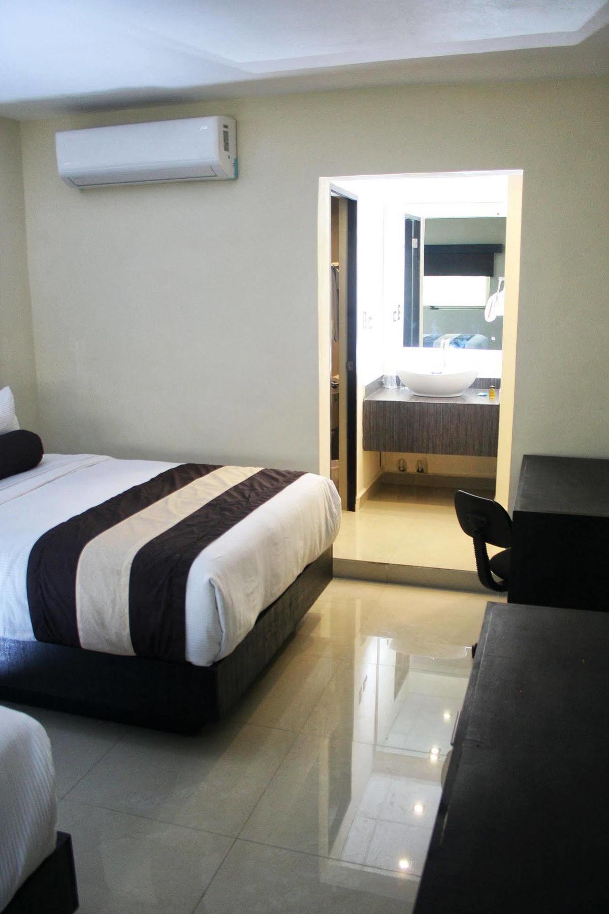 Hotel El Camino Inn & Suites Reynosa Exterior photo